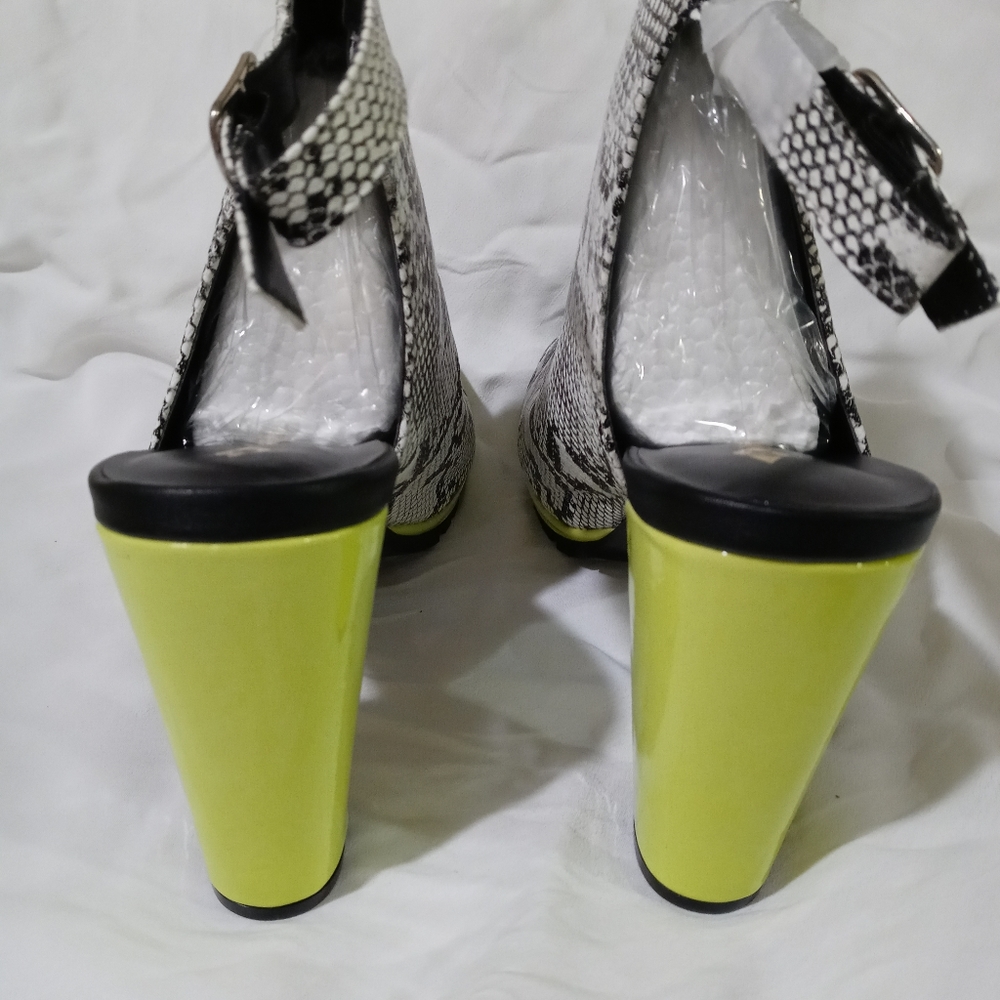 Women Heels - Picture 6 of 9